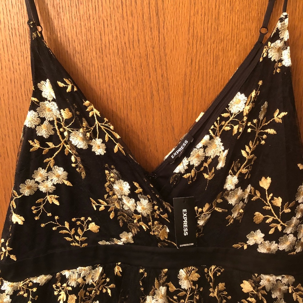 NWT Express embroidered mesh fit and flair - Picture 5 of 6